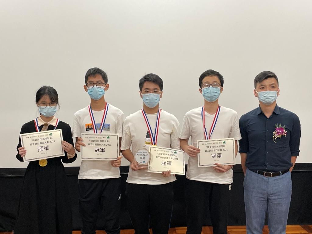 張子軒處長與冠軍隊伍合照.jpg 張子軒處長與冠軍隊伍合照.jpg
