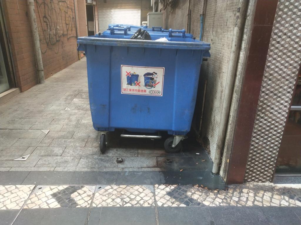 連丁里垃圾桶.jpg 連丁里垃圾桶.jpg